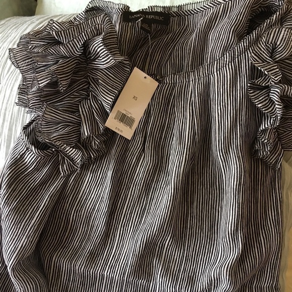 - New - BR ruffle top - Picture 2 of 3